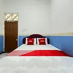 Oyo 93629 Villa Cemara Syariah