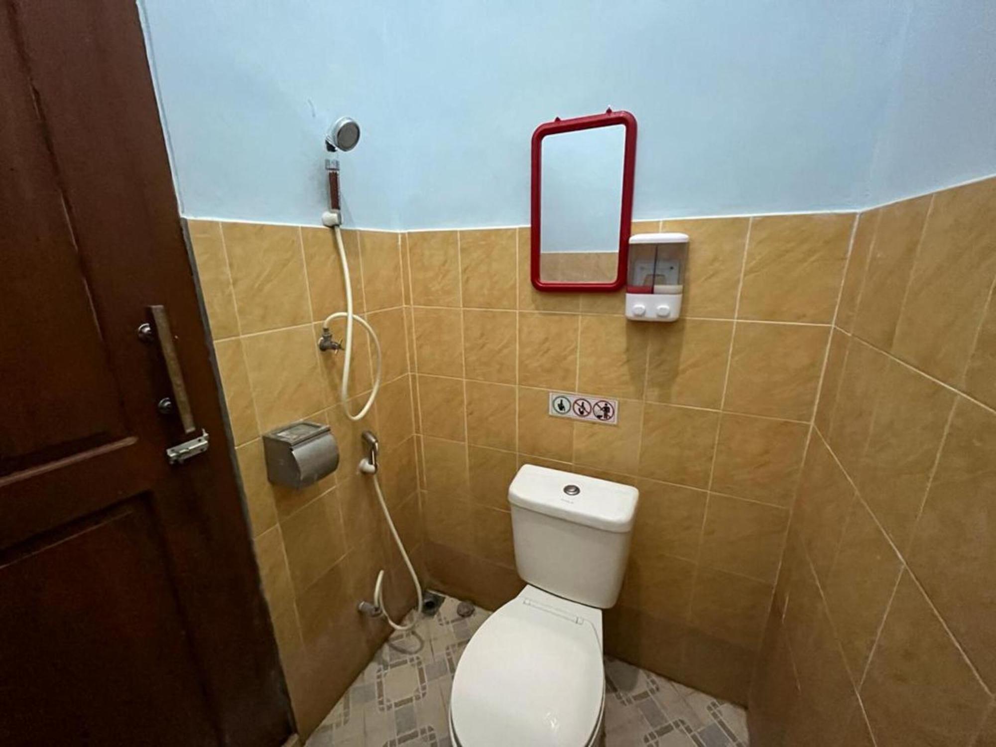 Hotel Oyo 93629 Cemara Syariah Mojokerto